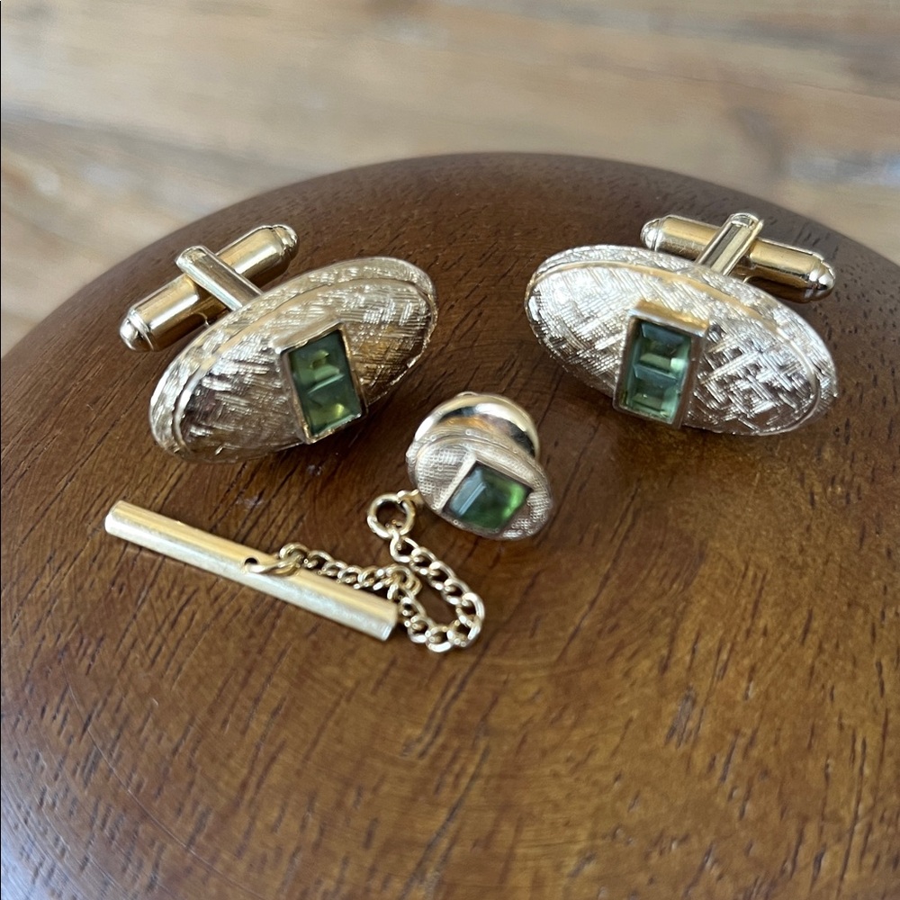 SWANK Vintage Cufflinks & Tie Tack Set with Emerald-like Stones